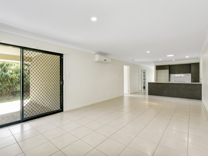 1/25 Hadrian Crescent, Pacific Pines QLD 4211