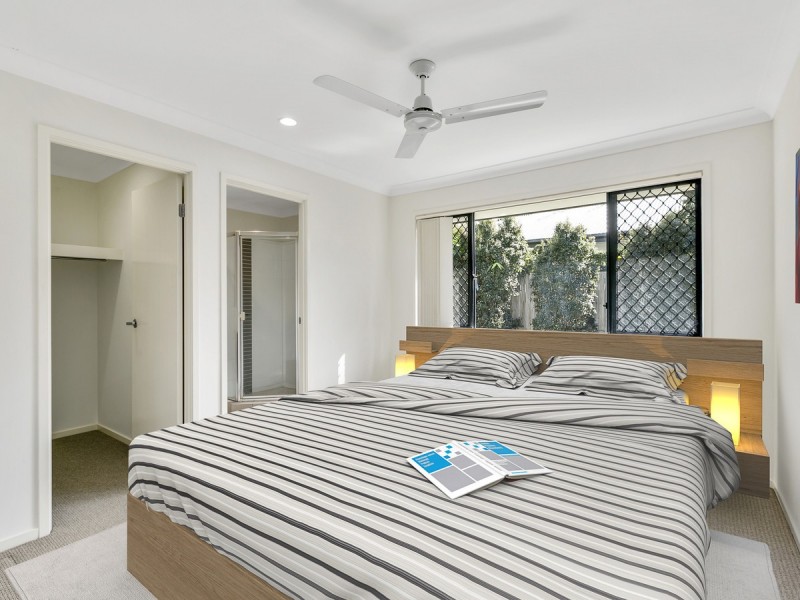 1/25 Hadrian Crescent, Pacific Pines QLD 4211