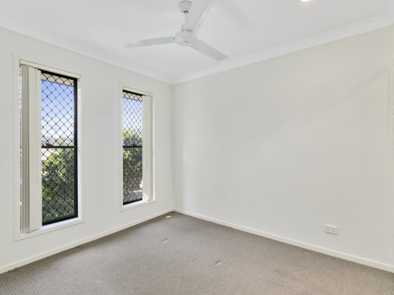 1/25 Hadrian Crescent, Pacific Pines QLD 4211