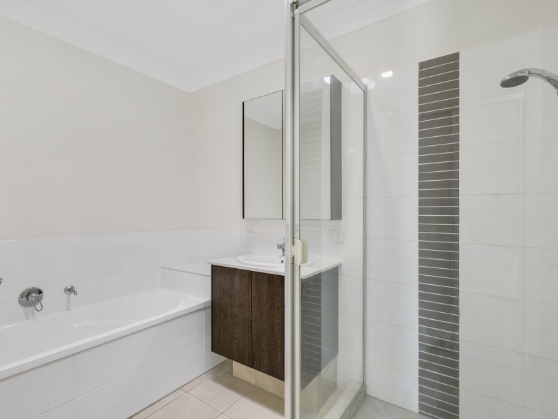 1/25 Hadrian Crescent, Pacific Pines QLD 4211