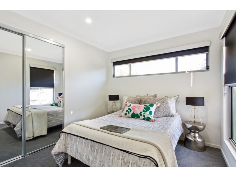 1 Terence Drive, Oxenford QLD 4210