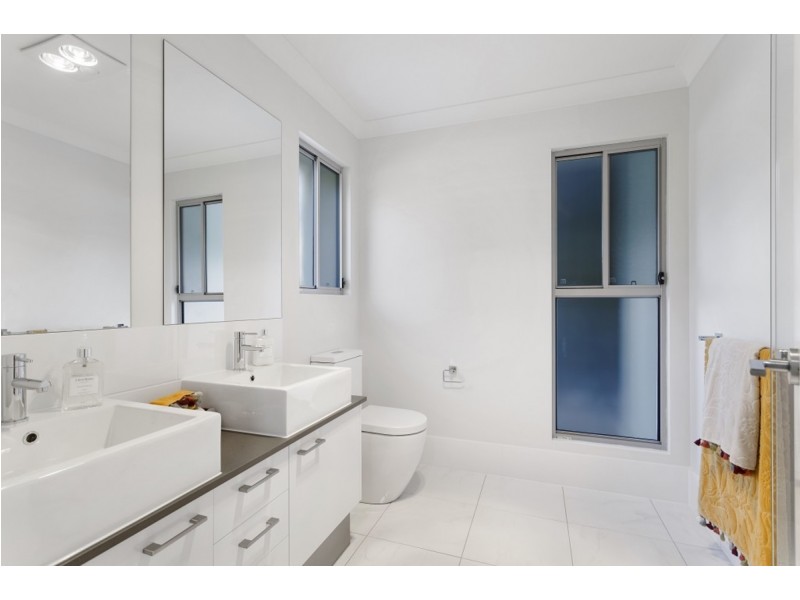 1 Terence Drive, Oxenford QLD 4210