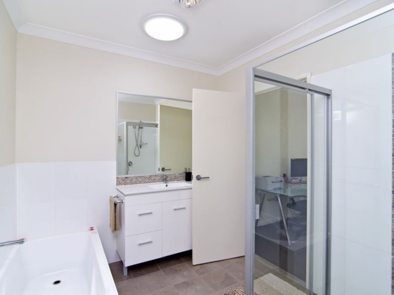 3/1 Aspect Place, Pacific Pines QLD 4211