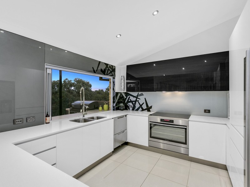 18 Bonin Close, Pacific Pines QLD 4211