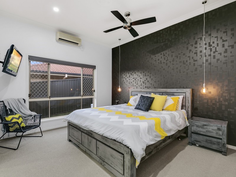 18 Bonin Close, Pacific Pines QLD 4211