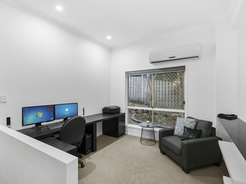 18 Bonin Close, Pacific Pines QLD 4211