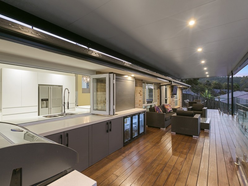 18 Bonin Close, Pacific Pines QLD 4211