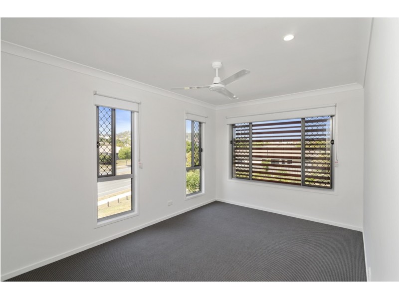 30/37 Witheren Circuit, Pacific Pines QLD 4211