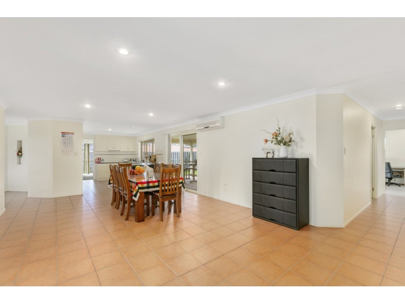 25 Beerwah Street, Pacific Pines QLD 4211