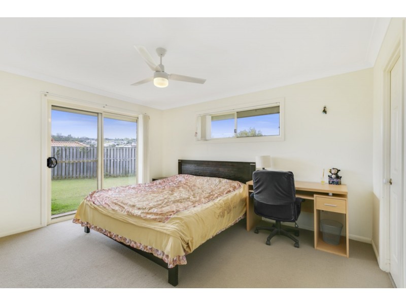 25 Beerwah Street, Pacific Pines QLD 4211