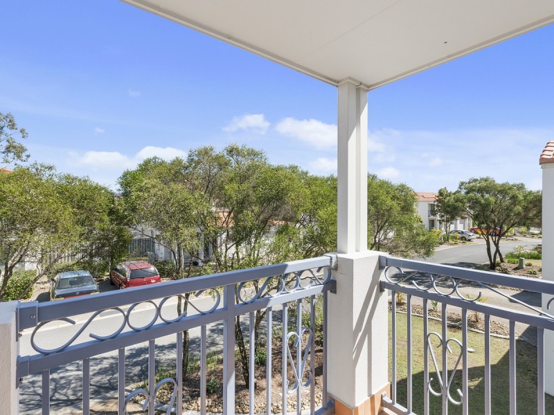 44/2 Studio Drive, Pacific Pines QLD 4211