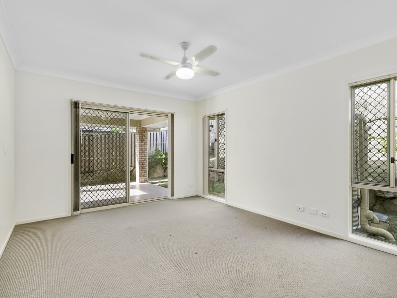 6 Kadie Place, Pacific Pines QLD 4211