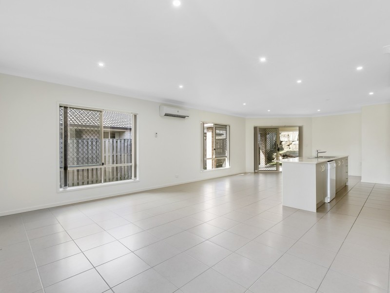 6 Kadie Place, Pacific Pines QLD 4211