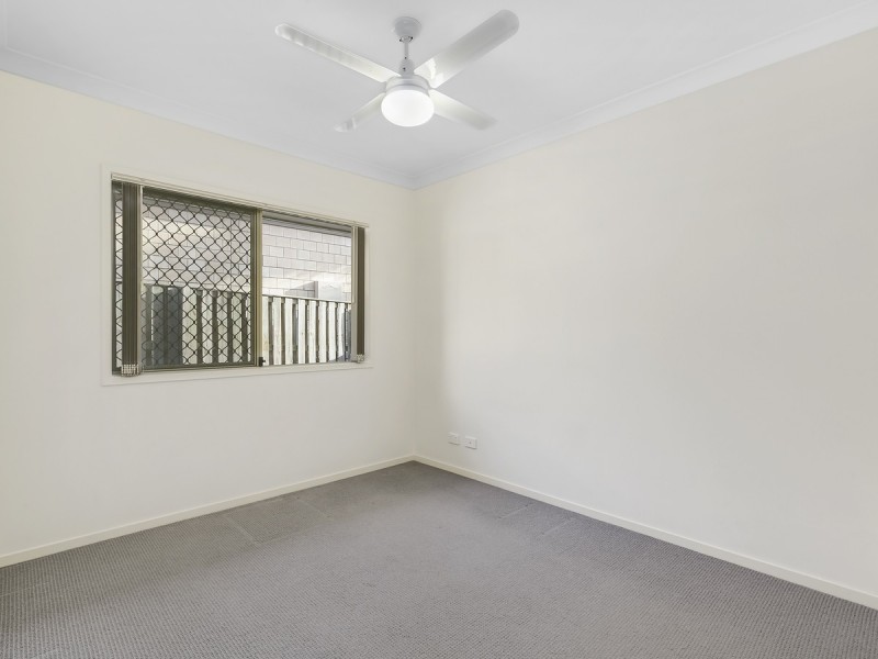 6 Kadie Place, Pacific Pines QLD 4211