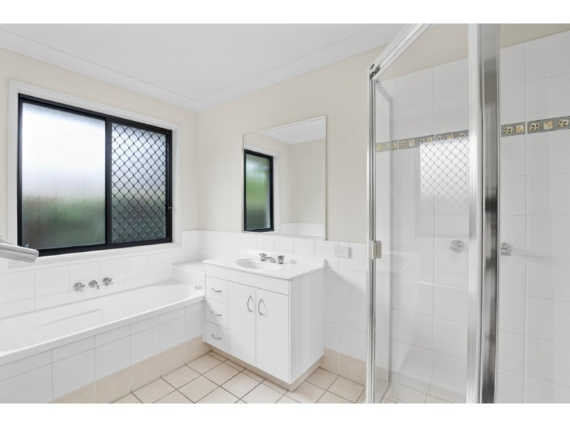 6 Angourie Crescent, Pacific Pines QLD 4211