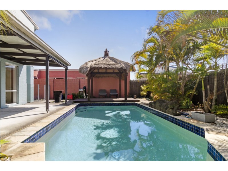 2 Ridgewood Close, Pacific Pines QLD 4211