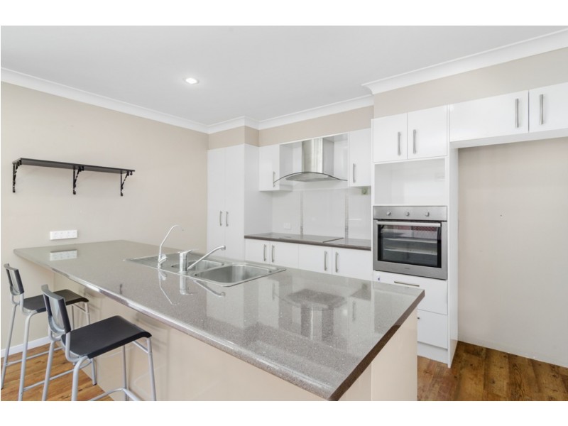 2 Ridgewood Close, Pacific Pines QLD 4211
