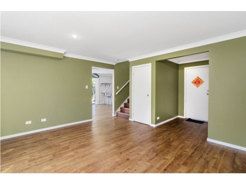 2 Ridgewood Close, Pacific Pines QLD 4211