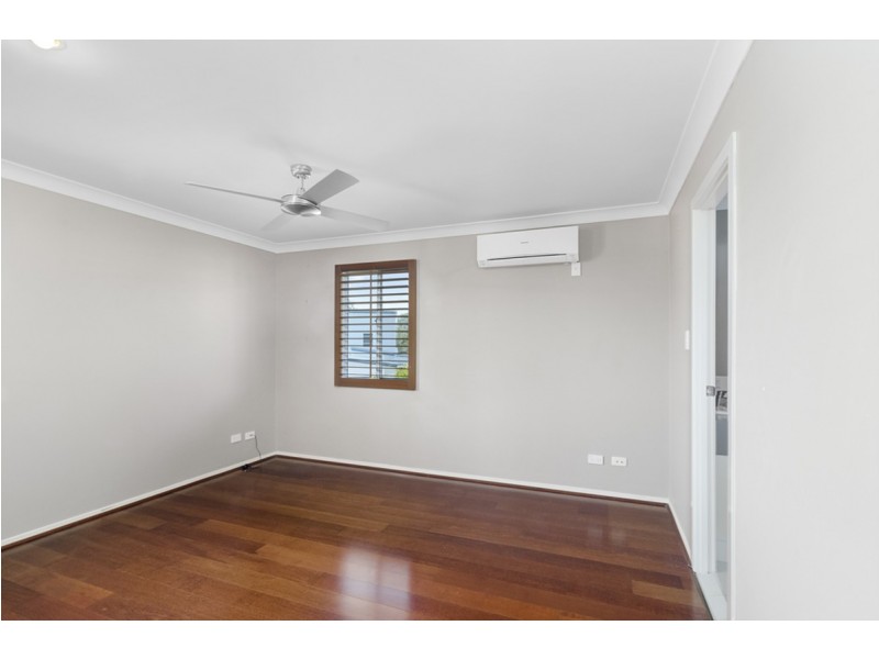 2 Ridgewood Close, Pacific Pines QLD 4211