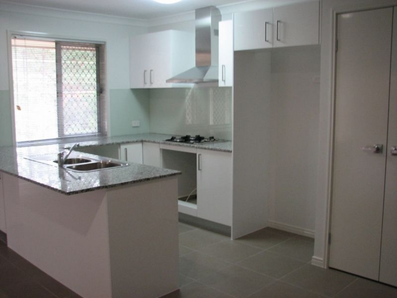 12 Joshua Place, Oxenford QLD 4210