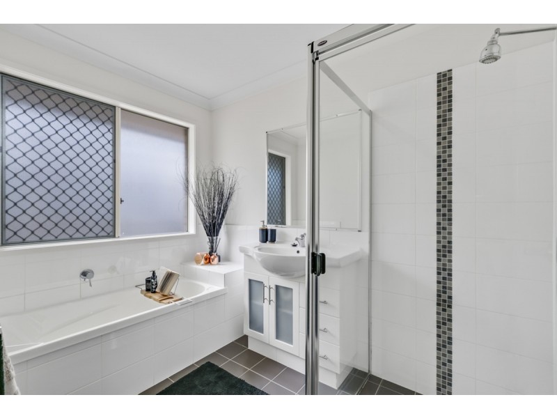 64 Keneally Street, Maudsland QLD 4210