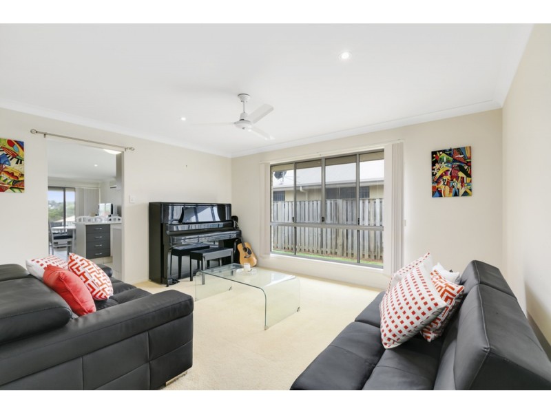 19 Tomah Street, Pacific Pines QLD 4211