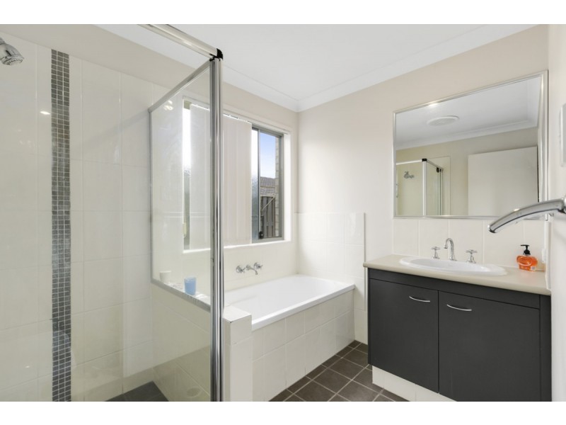19 Tomah Street, Pacific Pines QLD 4211