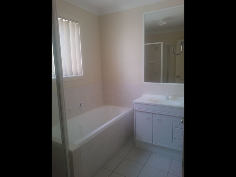 1/14 Crosby Avenue, Pacific Pines QLD 4211