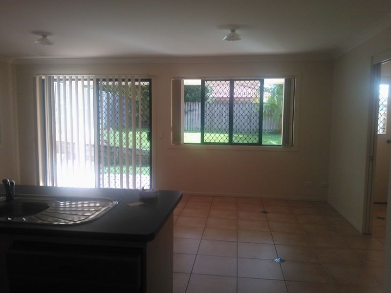 1/14 Crosby Avenue, Pacific Pines QLD 4211