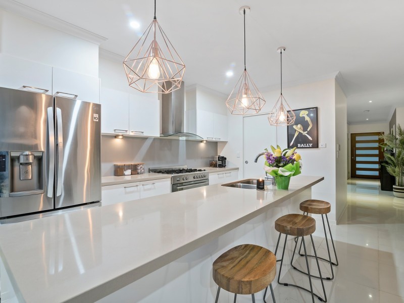 50 Fletcher Crescent, Pacific Pines QLD 4211