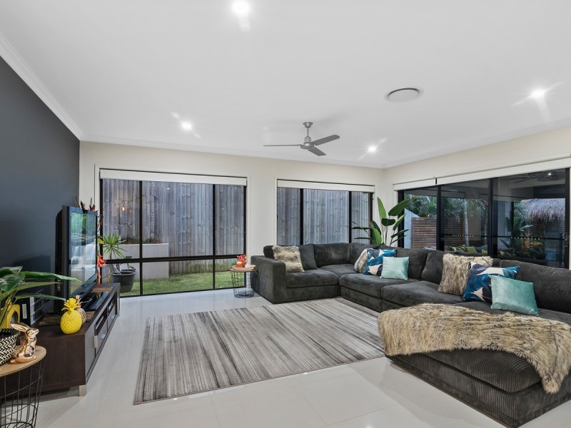 50 Fletcher Crescent, Pacific Pines QLD 4211