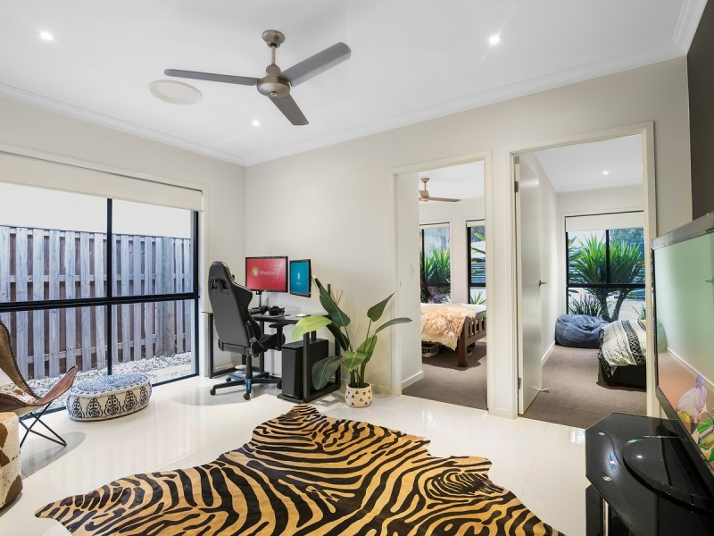 50 Fletcher Crescent, Pacific Pines QLD 4211