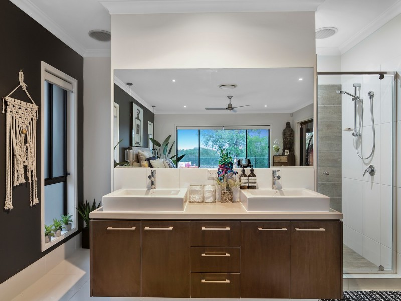 50 Fletcher Crescent, Pacific Pines QLD 4211