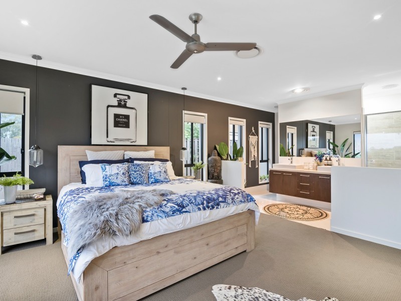50 Fletcher Crescent, Pacific Pines QLD 4211