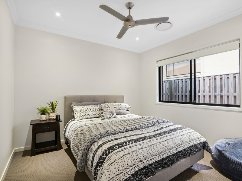 50 Fletcher Crescent, Pacific Pines QLD 4211