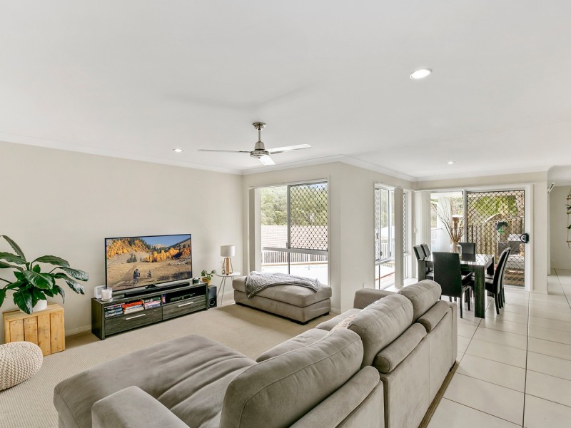 7 Maslin Chase, Pacific Pines QLD 4211