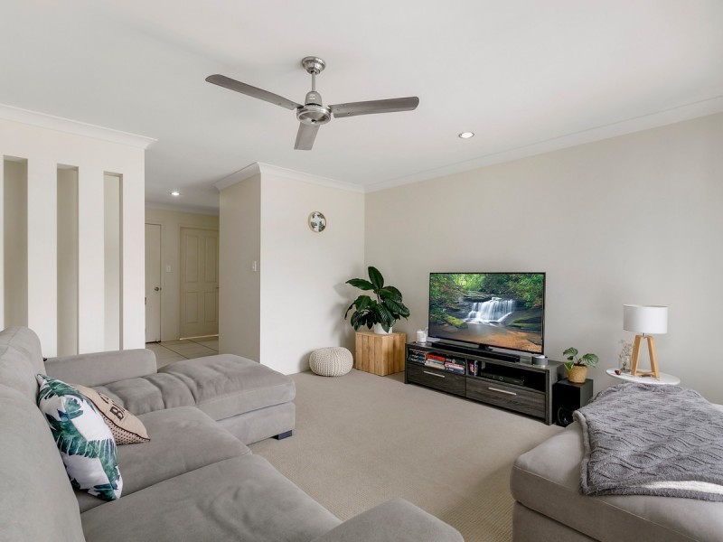 7 Maslin Chase, Pacific Pines QLD 4211