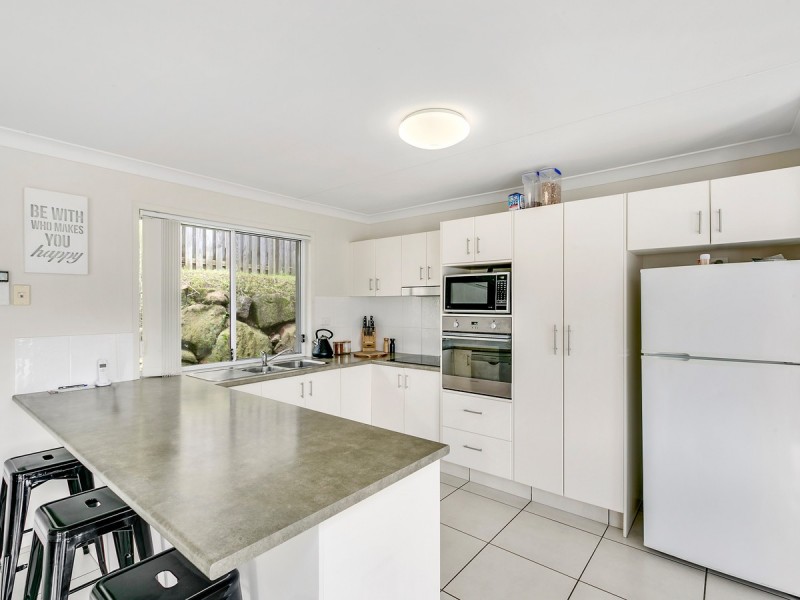 7 Maslin Chase, Pacific Pines QLD 4211