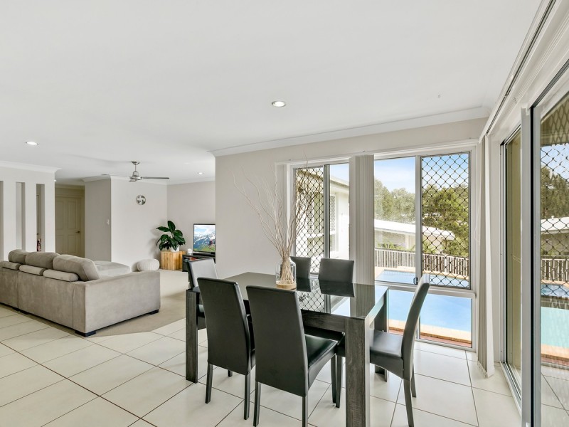 7 Maslin Chase, Pacific Pines QLD 4211