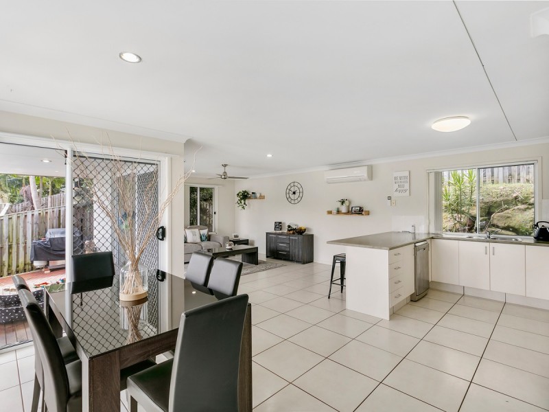 7 Maslin Chase, Pacific Pines QLD 4211