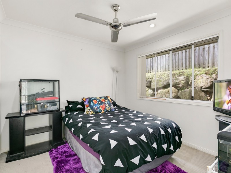 7 Maslin Chase, Pacific Pines QLD 4211