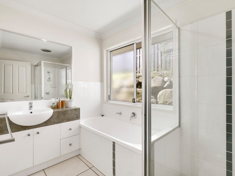 7 Maslin Chase, Pacific Pines QLD 4211