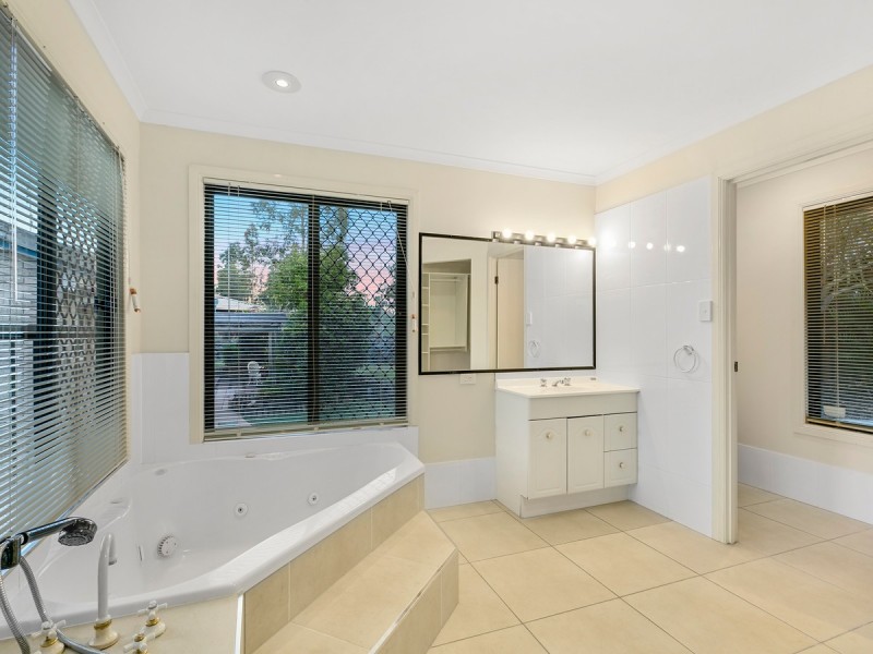 7 Rob Roy Court, Highland Park QLD 4211