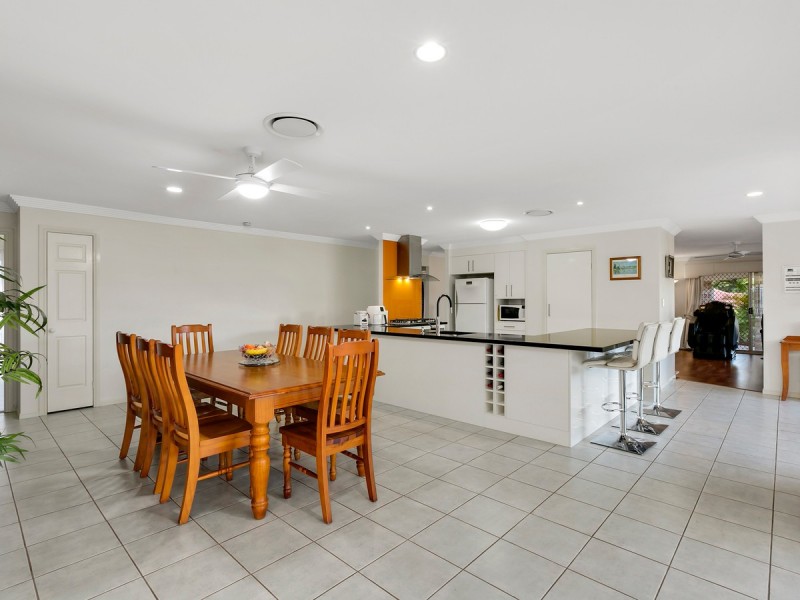 4 Hazeltine Place, Parkwood QLD 4214