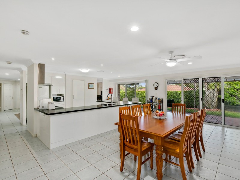 4 Hazeltine Place, Parkwood QLD 4214