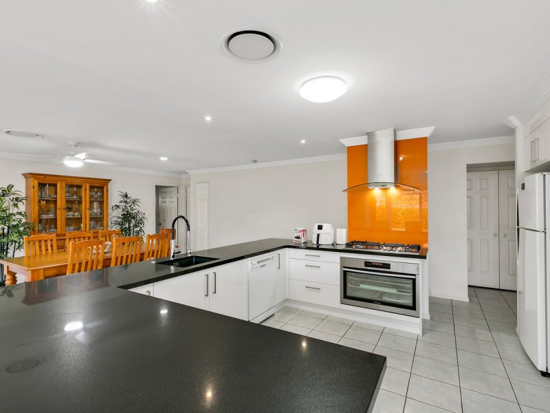 4 Hazeltine Place, Parkwood QLD 4214