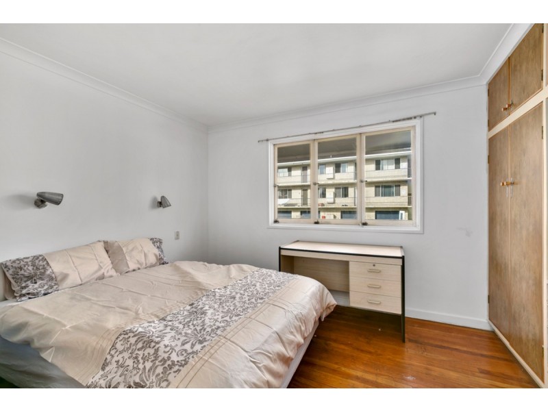 15 Birt Avenue, Surfers Paradise QLD 4217