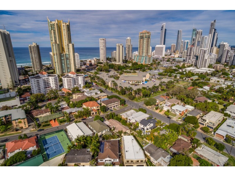 15 Birt Avenue, Surfers Paradise QLD 4217