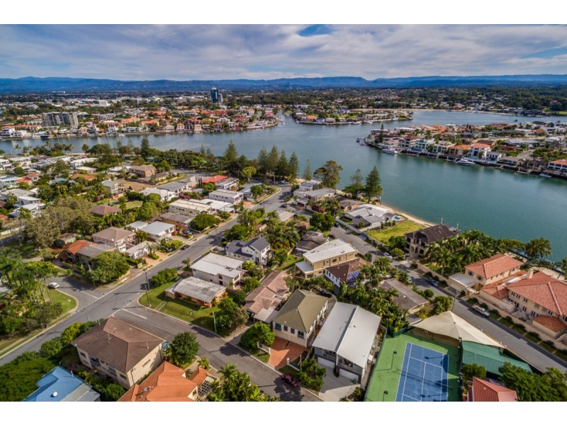 15 Birt Avenue, Surfers Paradise QLD 4217