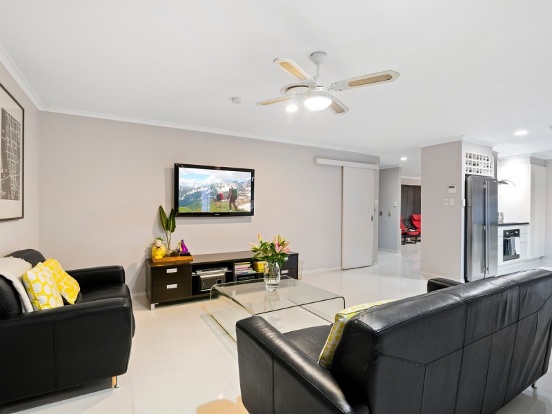 30 Ainsley Avenue, Ashmore QLD 4214